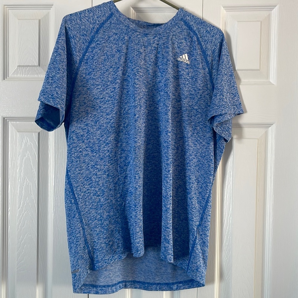 Adidas T-shirt Size L 🥰🥰